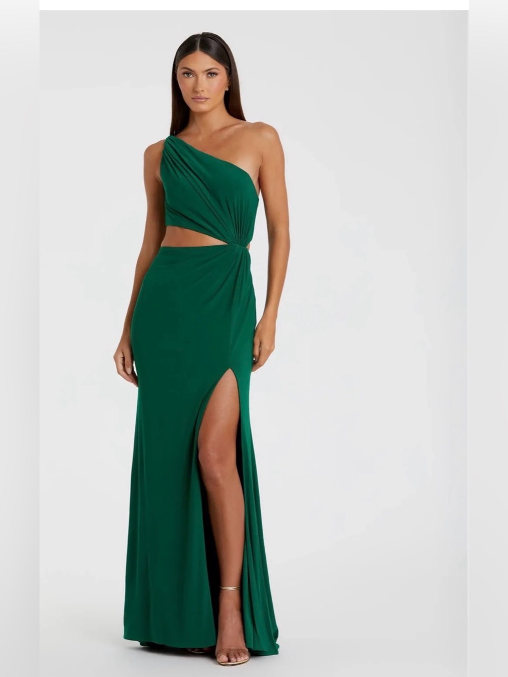 MAC DUGGAL
Green One Shoulder Ruched Cut Out Jersey Gown Size 6
